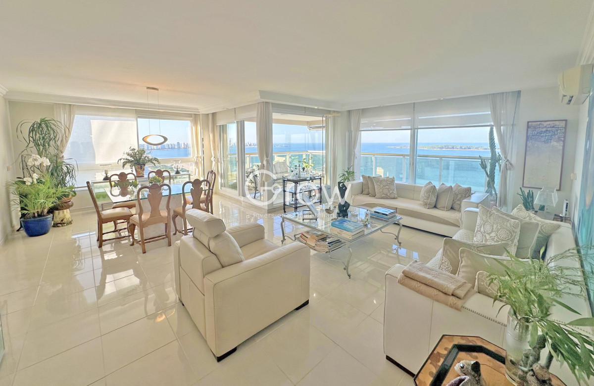 Apartamento ID.2585 - Le Jardin, esquinero piso alto, garaje doble.