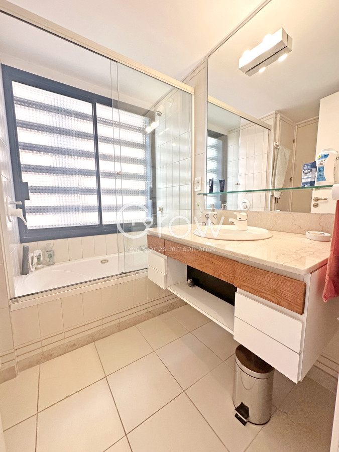 Apartamento ID.3069 - Puerto, exclusivo edificio. 3 suites + servicio.