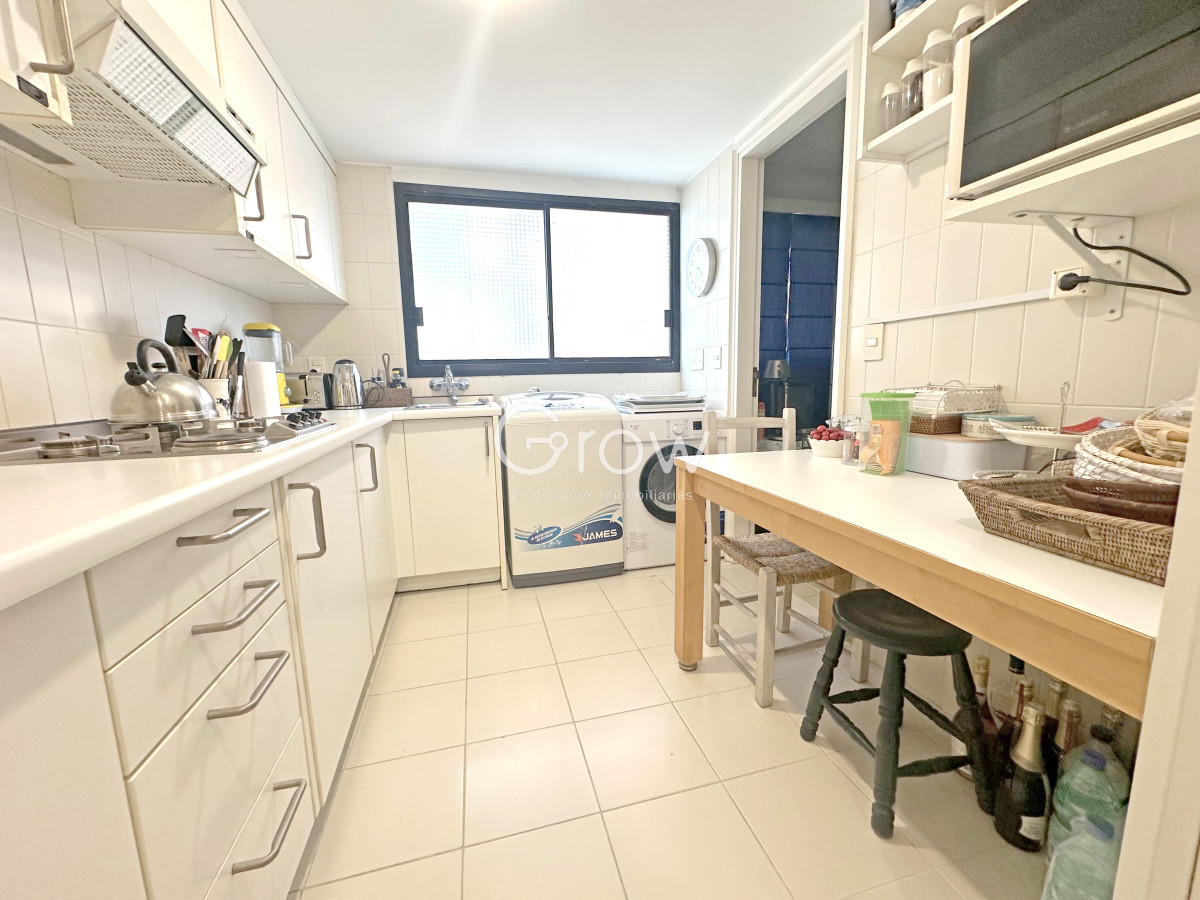 Apartamento ID.3069 - Puerto, exclusivo edificio. 3 suites + servicio.