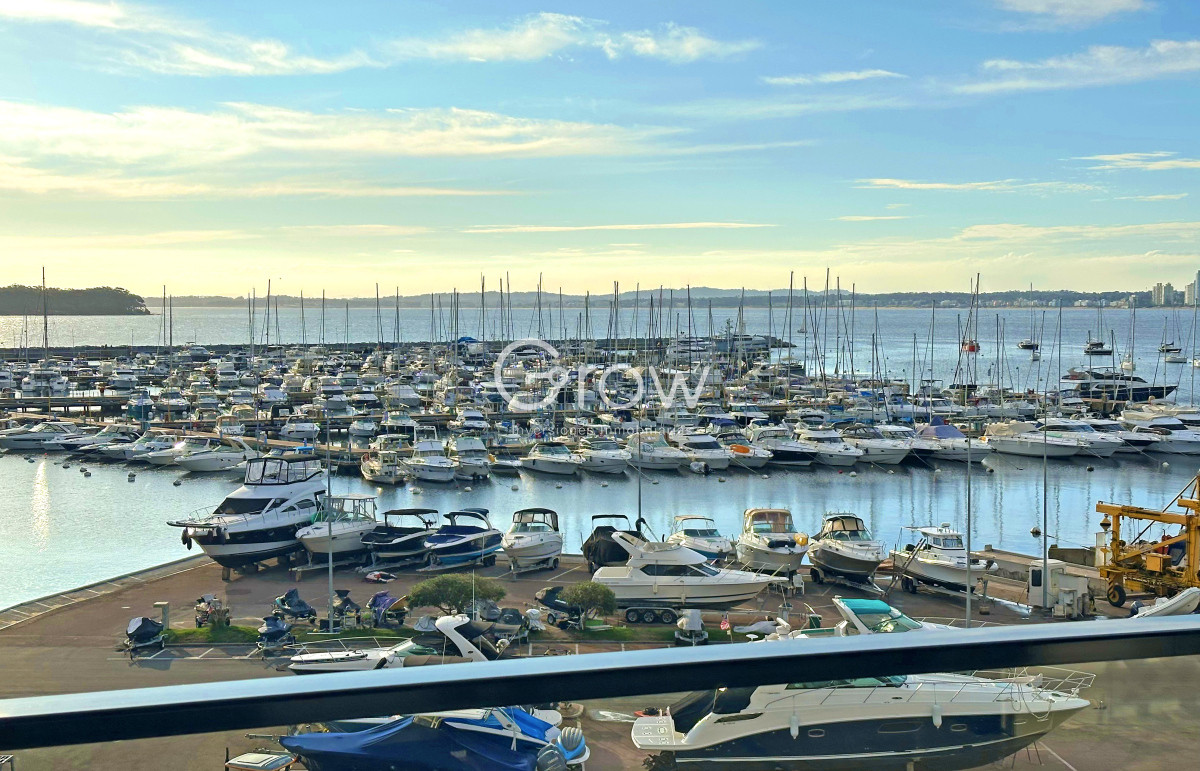 Apartamento ID.3069 - Puerto, exclusivo edificio. 3 suites + servicio.