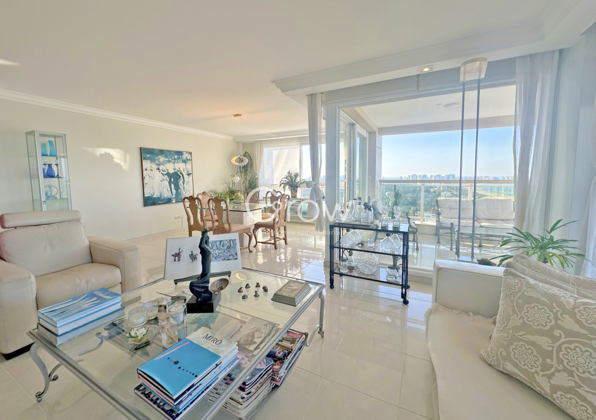 Apartamento ID.2585 - Le Jardin, esquinero piso alto, garaje doble.