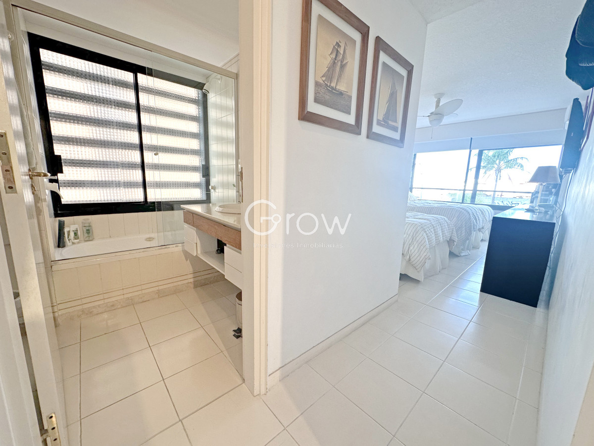 Apartamento ID.3069 - Puerto, exclusivo edificio. 3 suites + servicio.