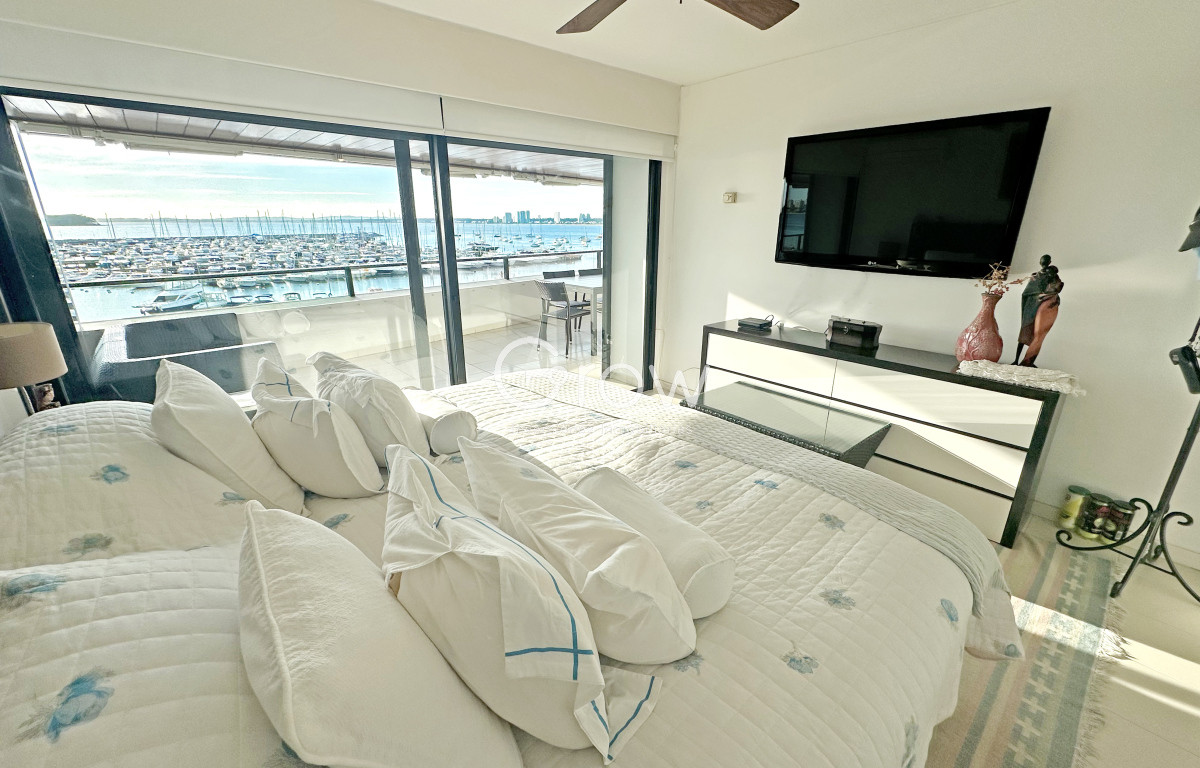 Apartamento ID.3069 - Puerto, exclusivo edificio. 3 suites + servicio.