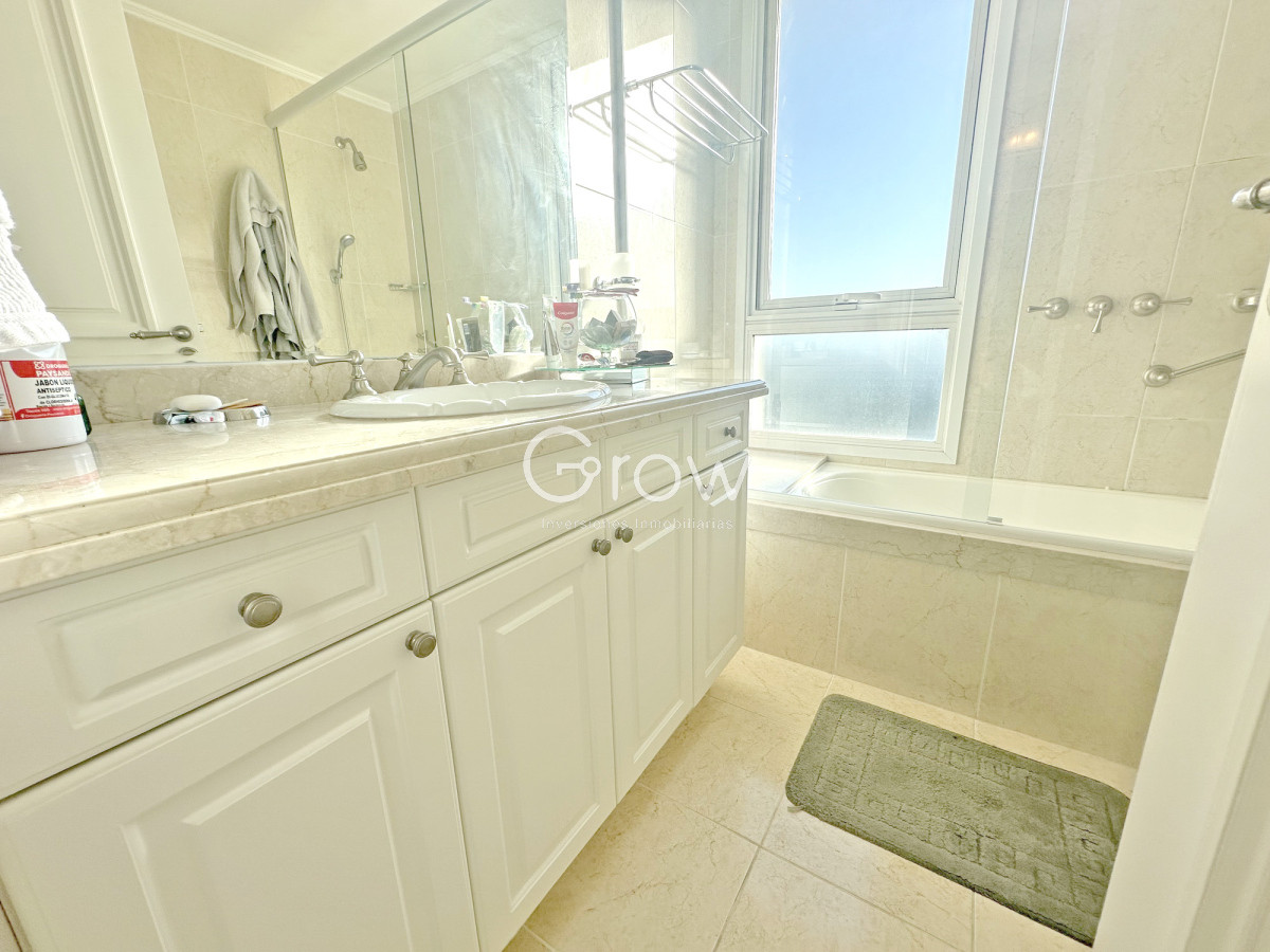 Apartamento ID.2585 - Le Jardin, esquinero piso alto, garaje doble.