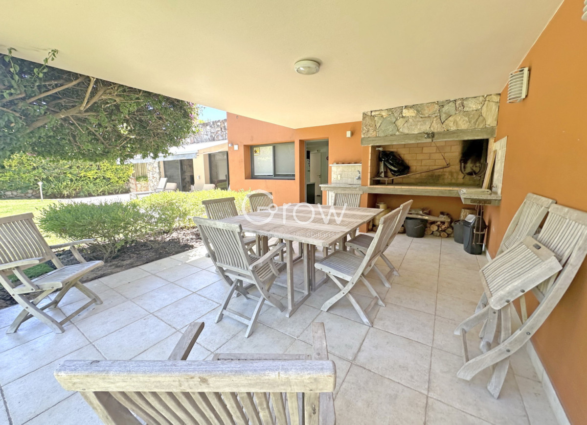 Casa ID.2578 - Exclusivo barrio privado, 3 suites + servicio completo, pileta. Losa radiante