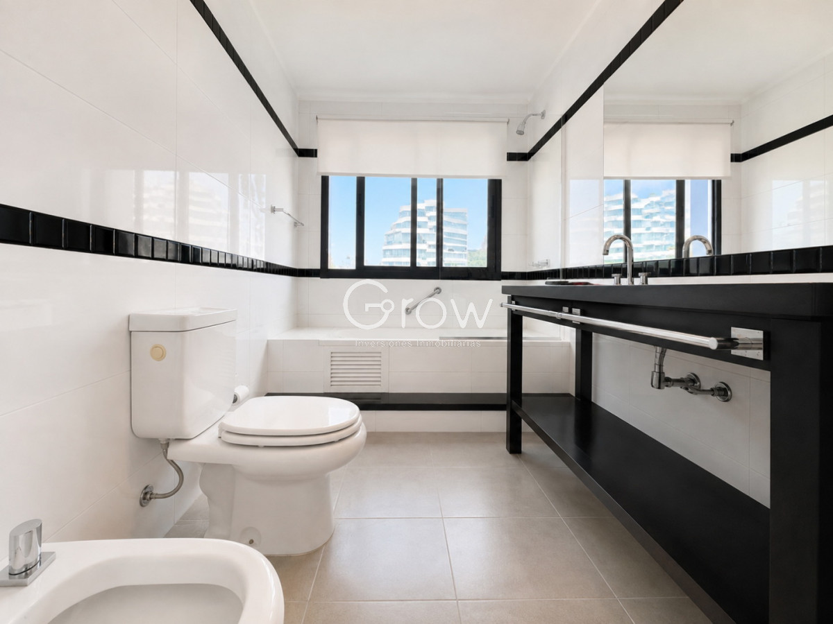 Casa ID.2578 - Exclusivo barrio privado, 3 suites + servicio completo, pileta. Losa radiante