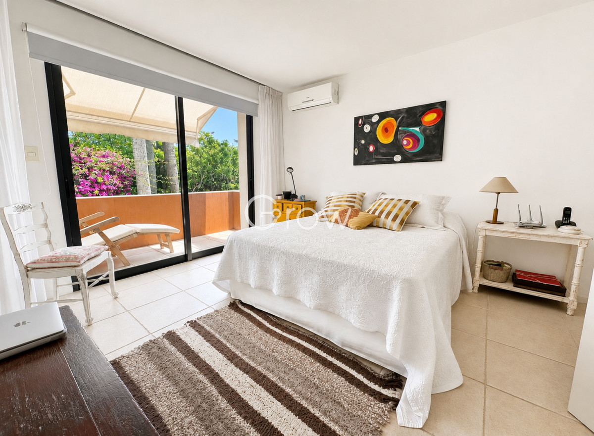 Casa ID.2578 - Exclusivo barrio privado, 3 suites + servicio completo, pileta. Losa radiante