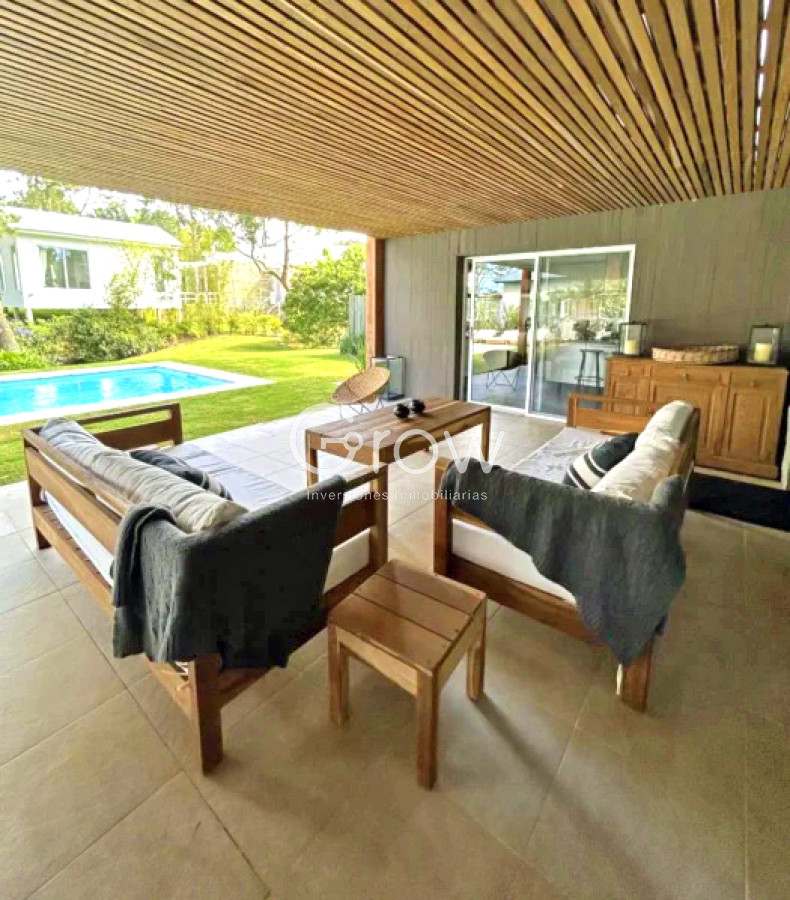 Casa ID.3080 - Pinar del Faro, 4 dorm, piscina. 450 m2 construidos