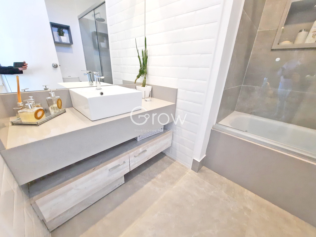 Casa ID.2859 - Barrio Privado. 357 m2 construidos, 4 suites. Piscina climatizada.