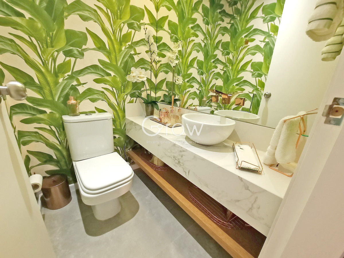 Casa ID.2859 - Barrio Privado. 357 m2 construidos, 4 suites. Piscina climatizada.