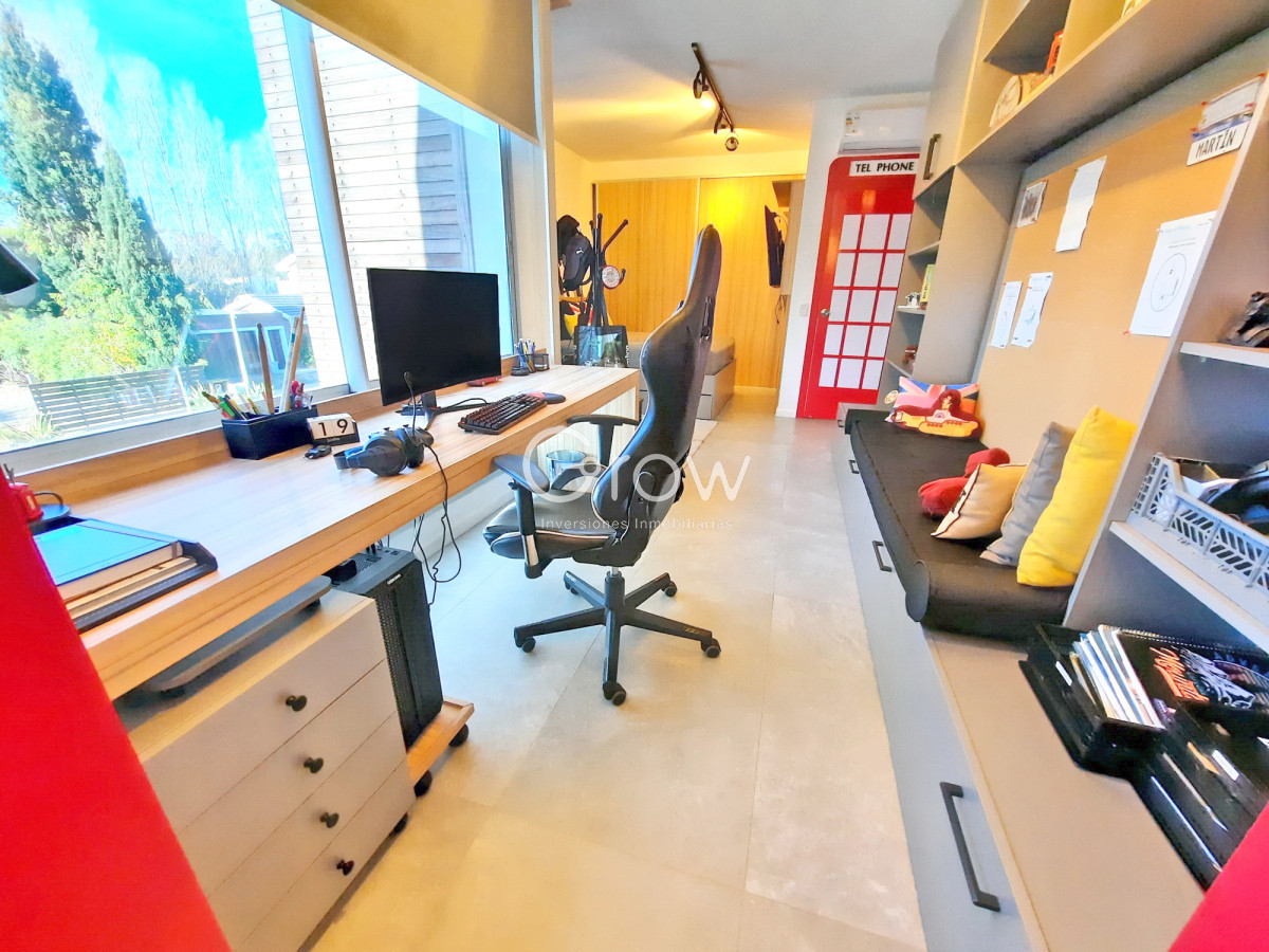 Casa ID.2859 - Barrio Privado. 357 m2 construidos, 4 suites. Piscina climatizada.