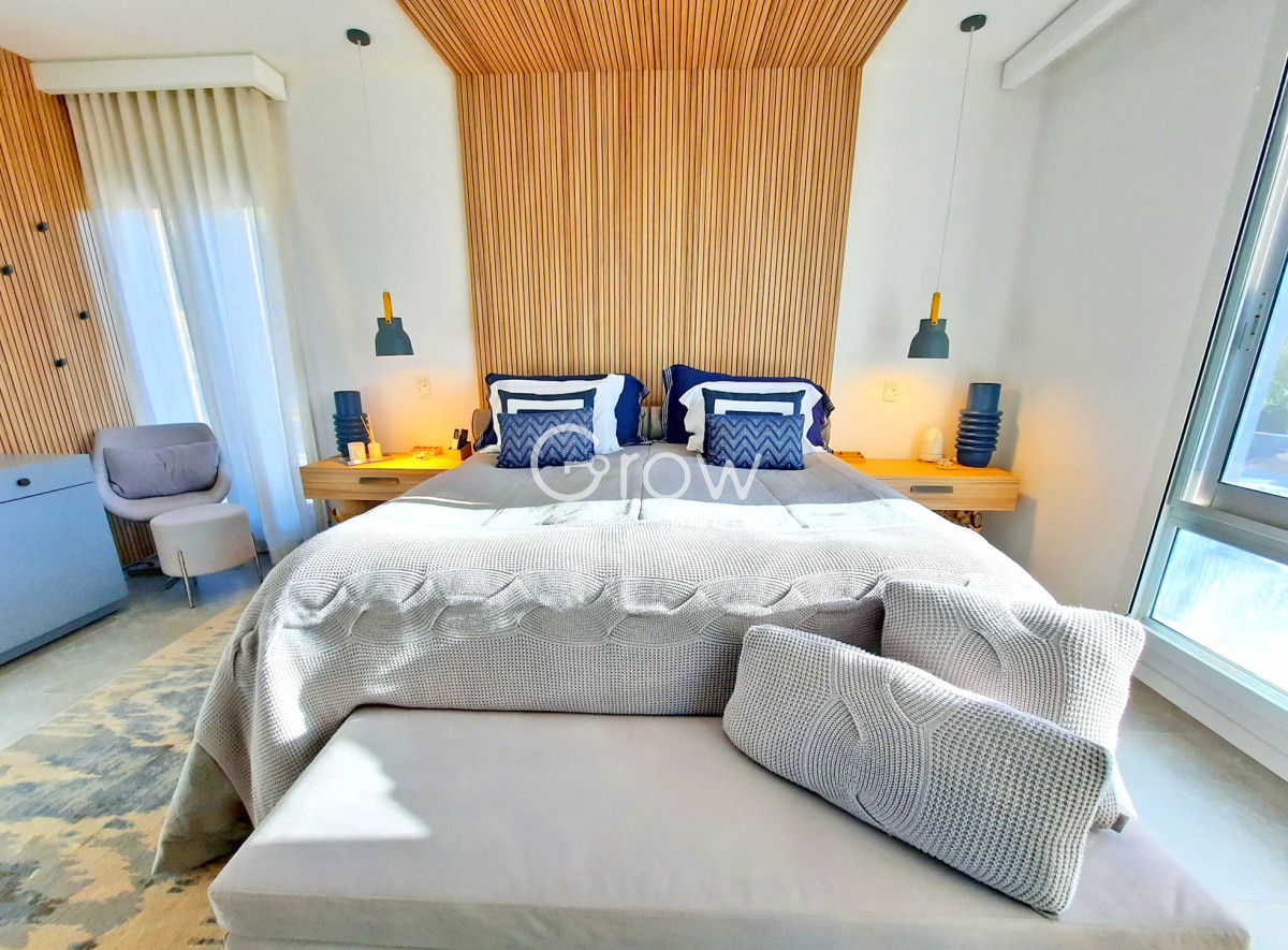 Casa ID.2859 - Barrio Privado. 357 m2 construidos, 4 suites. Piscina climatizada.