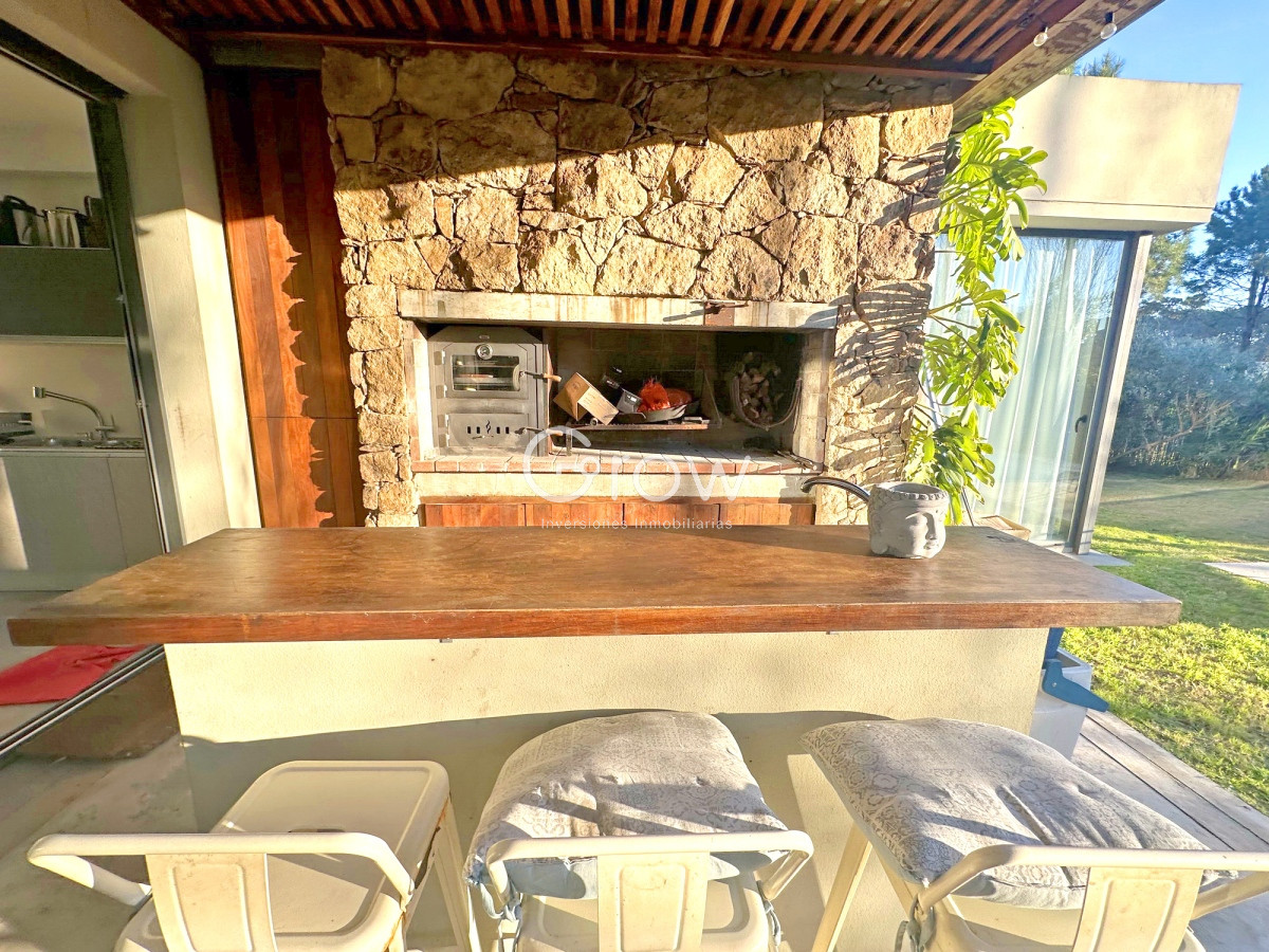 Casa ID.2888 - Barrio privado. 3 suites, piscina climatizada. Losa radiante. 