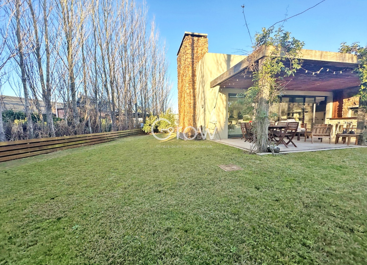 Casa ID.2888 - Barrio privado. 3 suites, piscina climatizada. Losa radiante. 