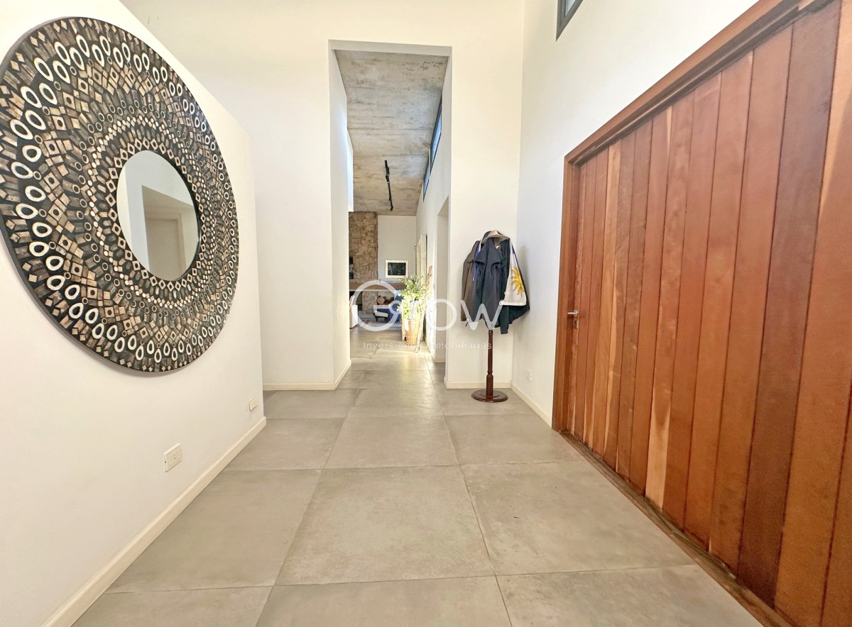 Casa ID.2888 - Barrio privado. 3 suites, piscina climatizada. Losa radiante. 