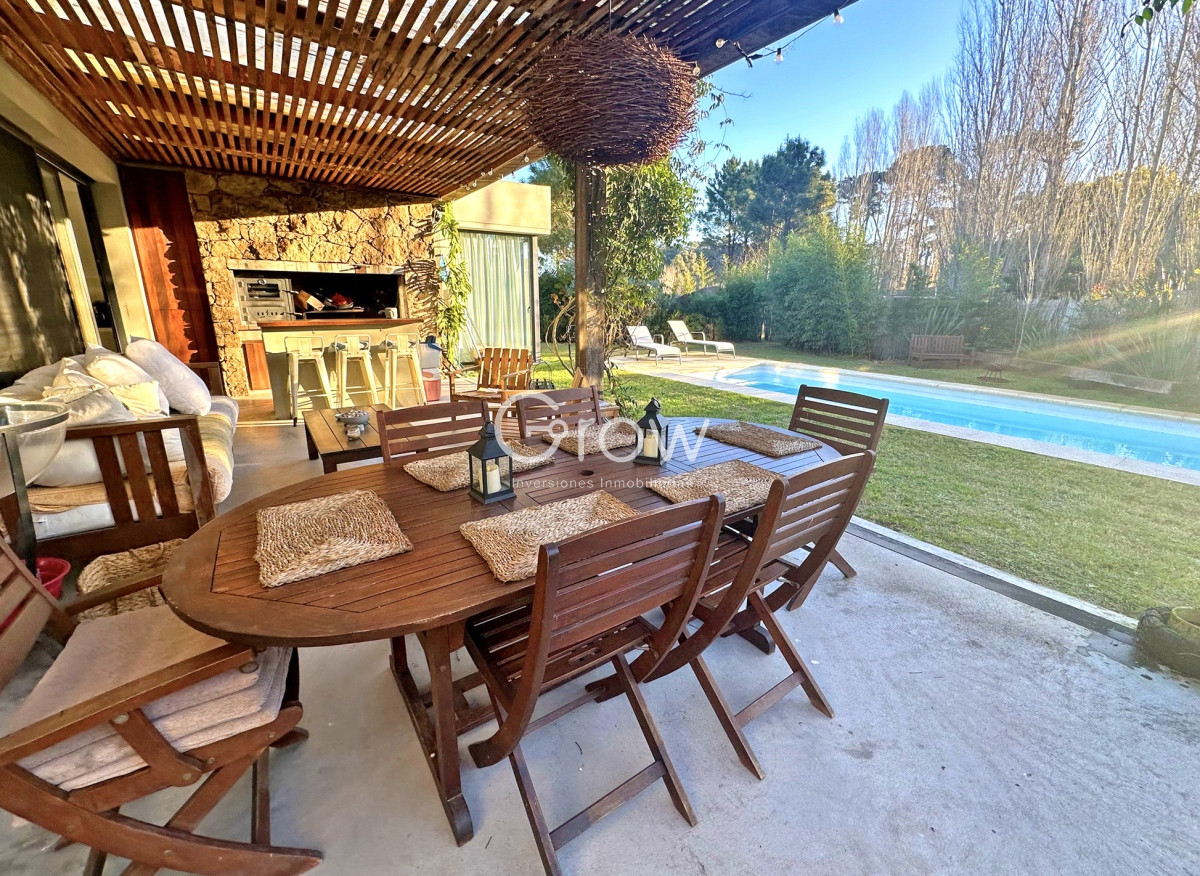 Casa ID.2888 - Barrio privado. 3 suites, piscina climatizada. Losa radiante. 