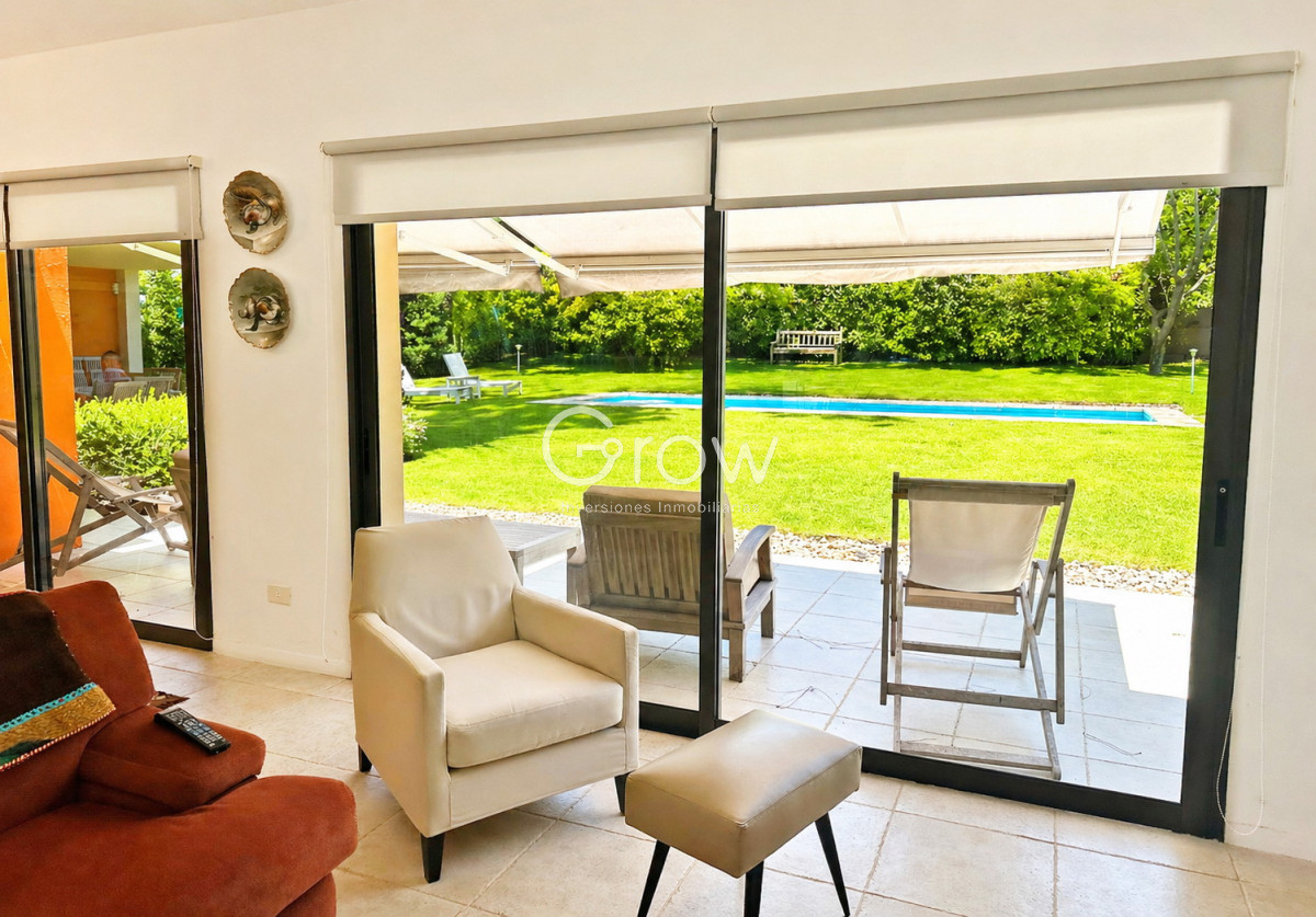 Casa ID.2578 - Exclusivo barrio privado, 3 suites + servicio completo, pileta. Losa radiante