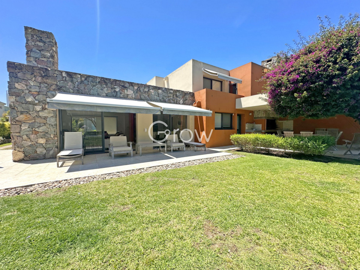 Casa ID.2578 - Exclusivo barrio privado, 3 suites + servicio completo, pileta. Losa radiante