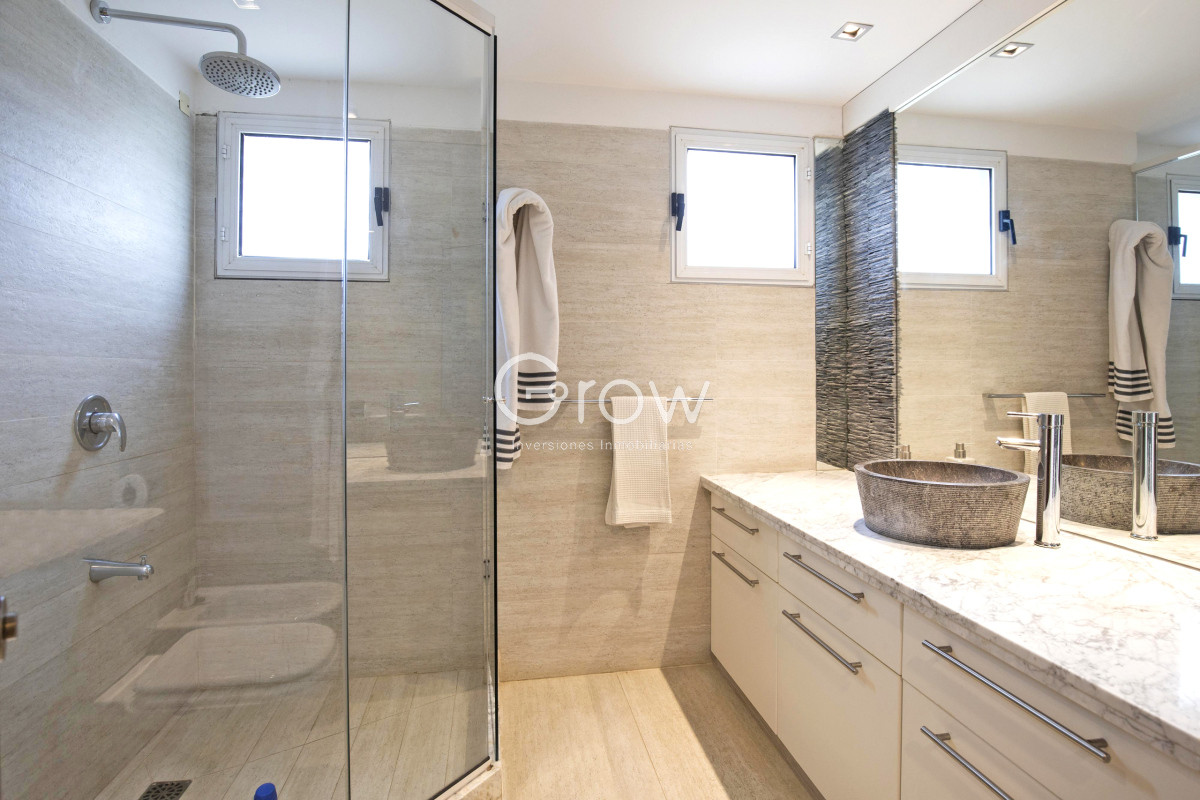 Casa ID.3080 - Pinar del Faro, 4 dorm, piscina. 450 m2 construidos