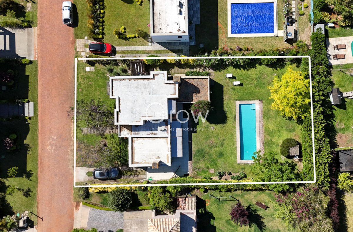 Casa ID.2578 - Exclusivo barrio privado, 3 suites + servicio completo, pileta. Losa radiante