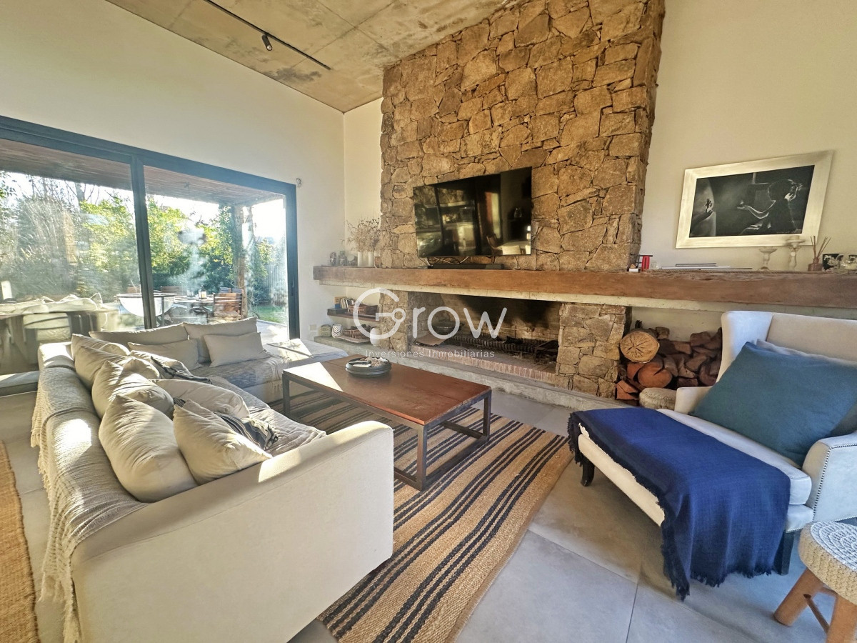Casa ID.2888 - Barrio privado. 3 suites, piscina climatizada. Losa radiante. 