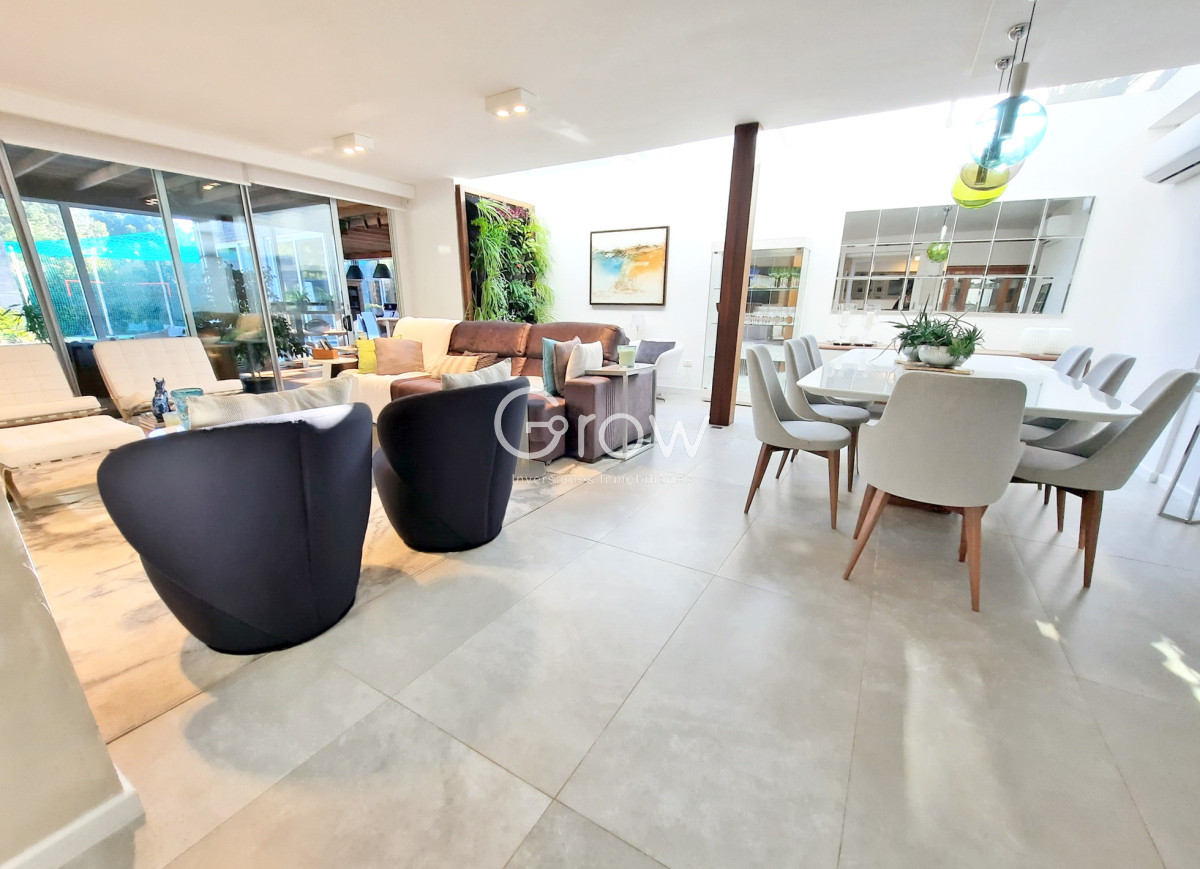Casa ID.2859 - Barrio Privado. 357 m2 construidos, 4 suites. Piscina climatizada.