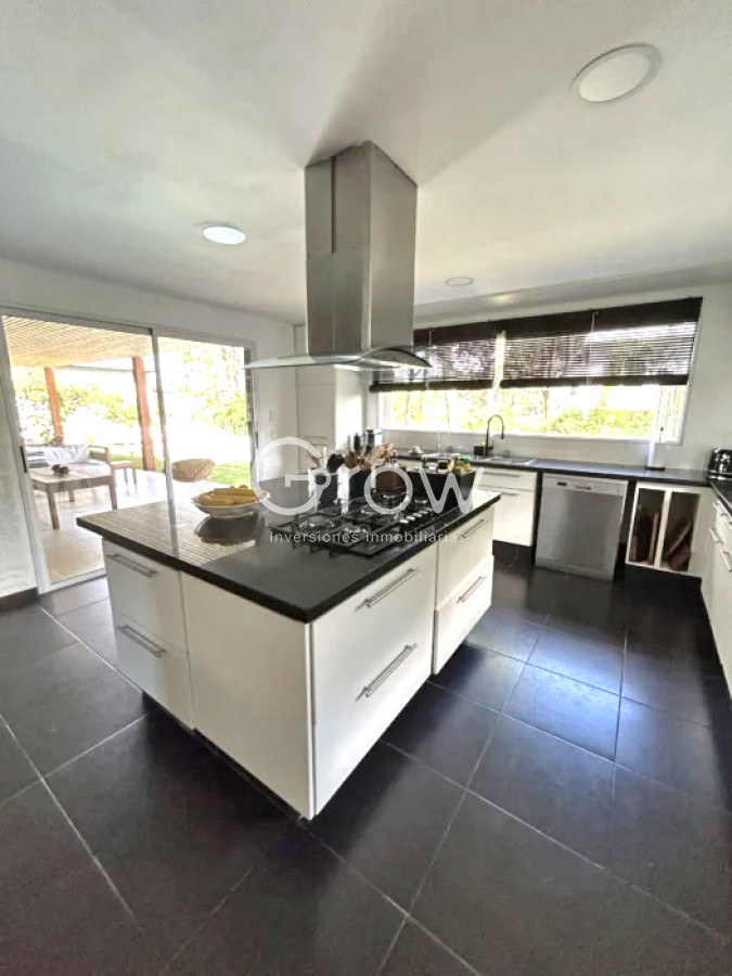 Casa ID.3080 - Pinar del Faro, 4 dorm, piscina. 450 m2 construidos