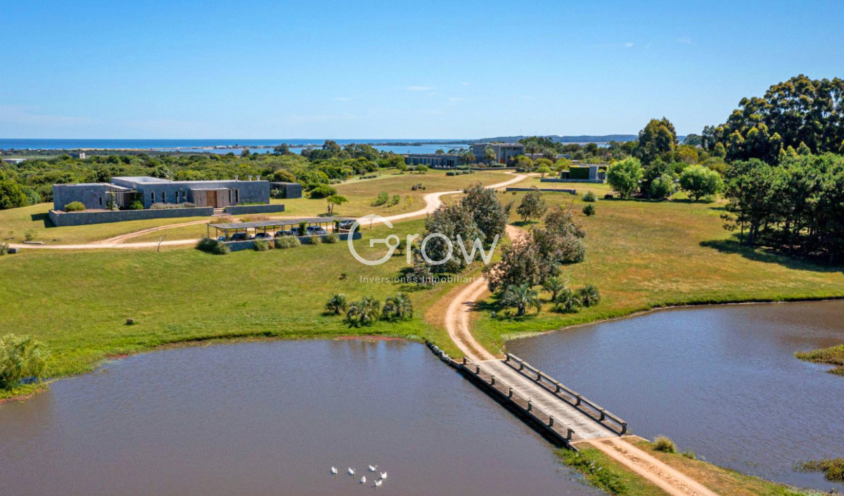 Casa ID.2718 - Chacra de lujo en José Ignacio con vista al océano. 5 suites, 3 hectáreas 