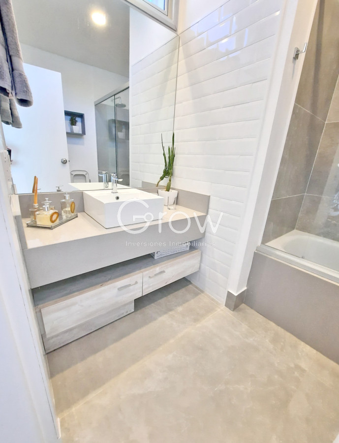 Casa ID.2859 - Barrio Privado. 357 m2 construidos, 4 suites. Piscina climatizada.