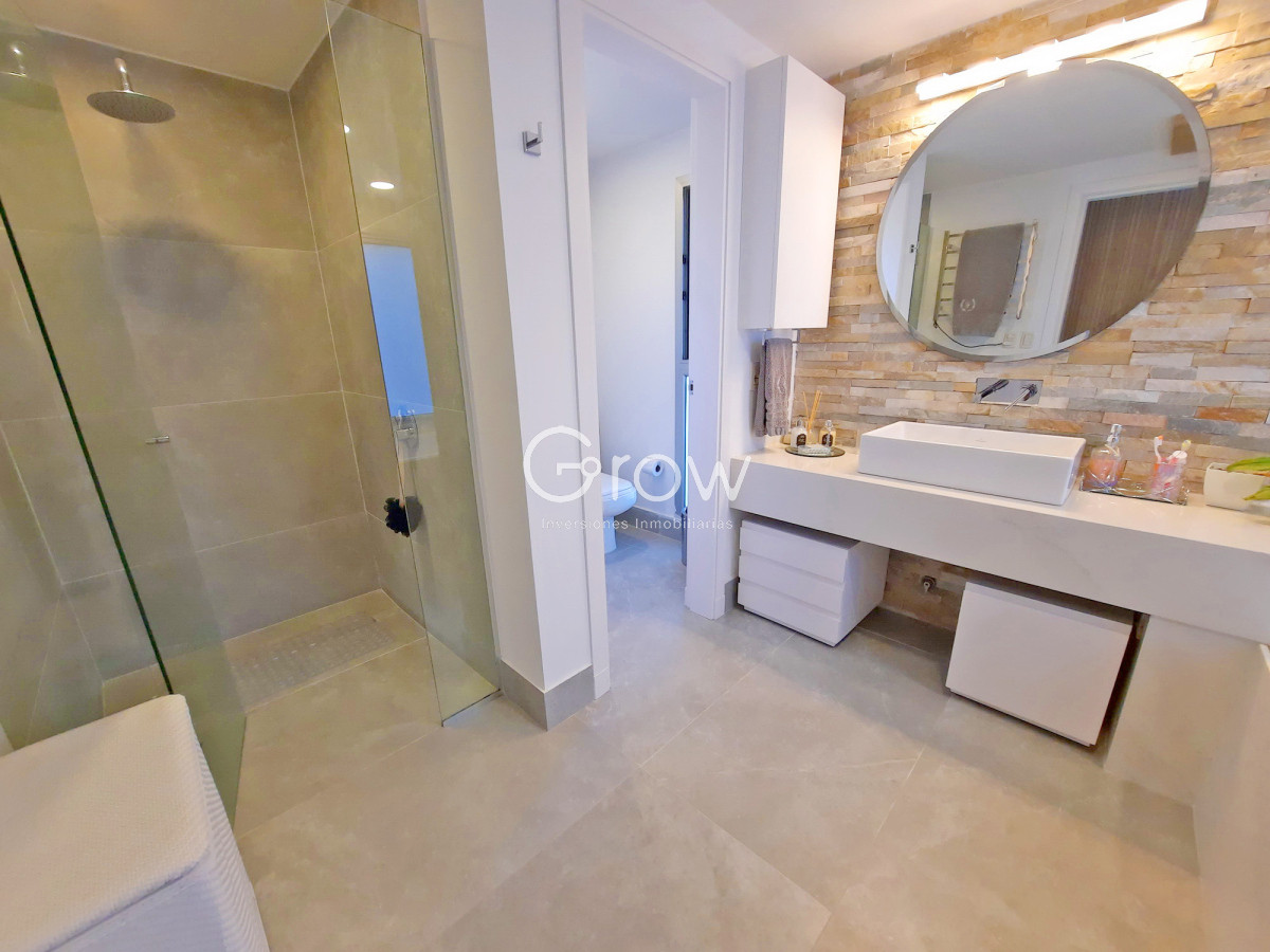 Casa ID.2859 - Barrio Privado. 357 m2 construidos, 4 suites. Piscina climatizada.