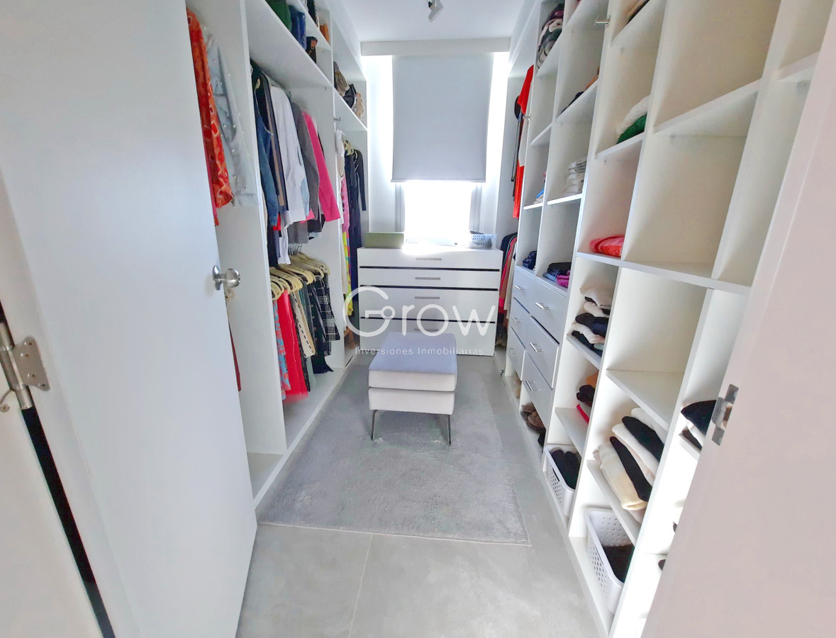 Casa ID.2859 - Barrio Privado. 357 m2 construidos, 4 suites. Piscina climatizada.