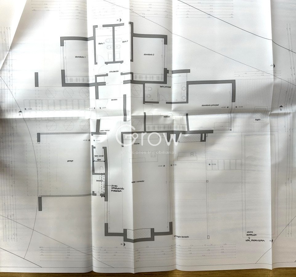 Casa ID.2888 - Barrio privado. 3 suites, piscina climatizada. Losa radiante. 