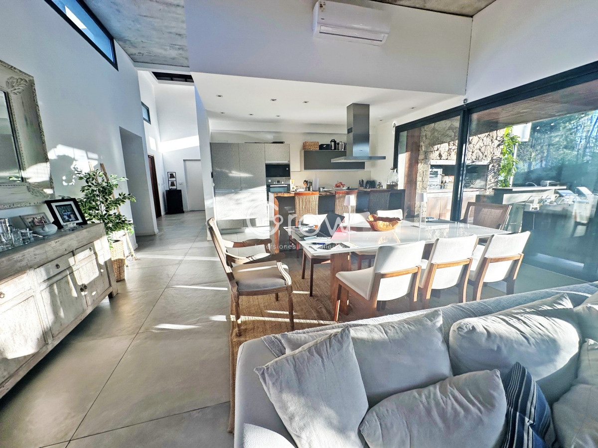 Casa ID.2888 - Barrio privado. 3 suites, piscina climatizada. Losa radiante. 