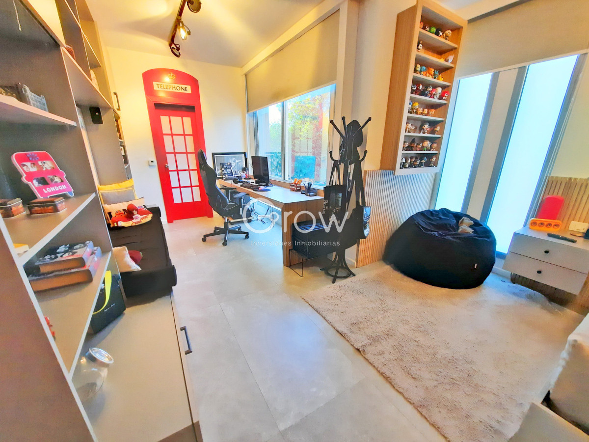 Casa ID.2859 - Barrio Privado. 357 m2 construidos, 4 suites. Piscina climatizada.