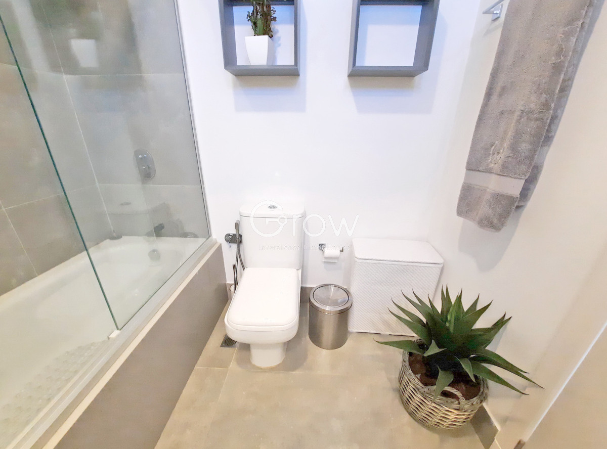 Casa ID.2859 - Barrio Privado. 357 m2 construidos, 4 suites. Piscina climatizada.