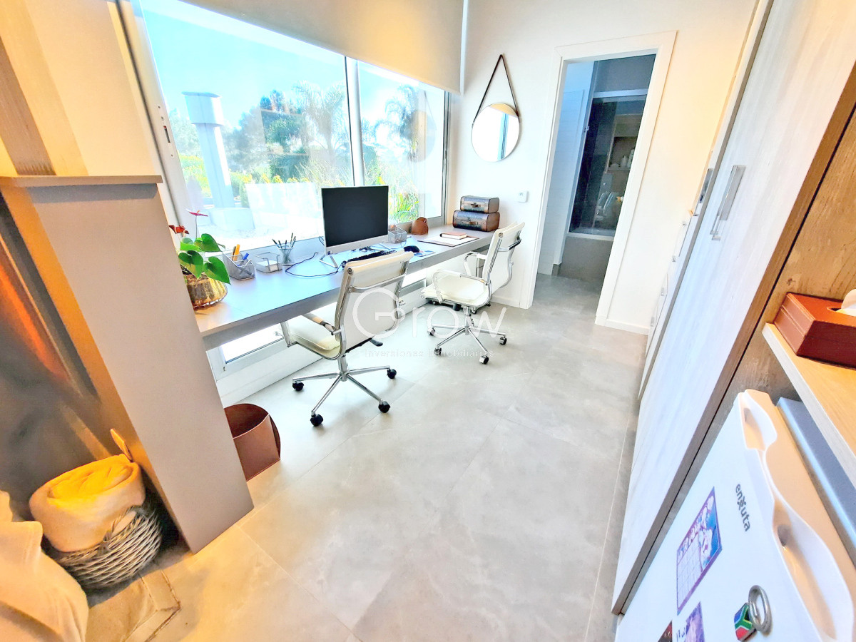 Casa ID.2859 - Barrio Privado. 357 m2 construidos, 4 suites. Piscina climatizada.