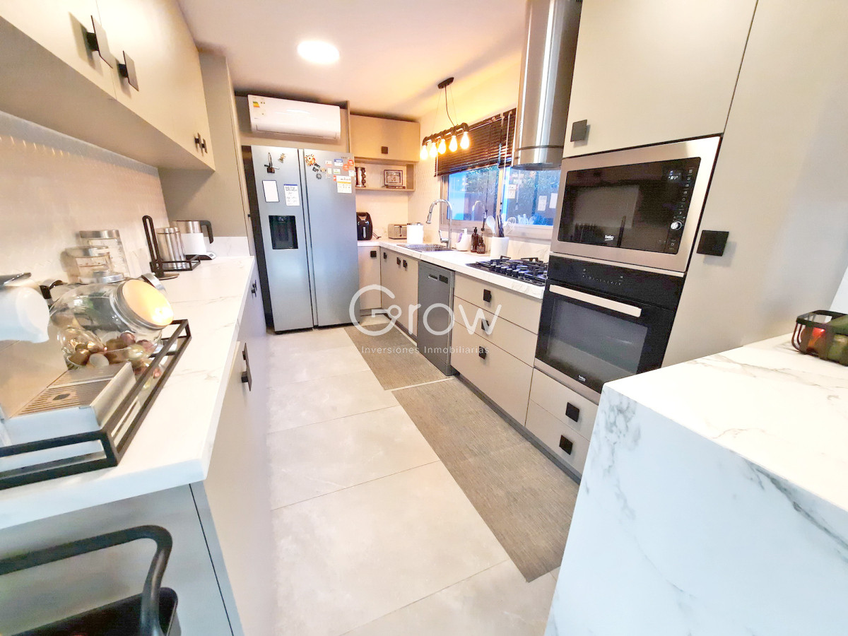 Casa ID.2859 - Barrio Privado. 357 m2 construidos, 4 suites. Piscina climatizada.