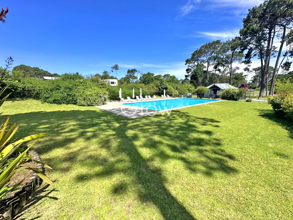 Casa ID.2888 - Barrio privado. 3 suites, piscina climatizada. Losa radiante. 