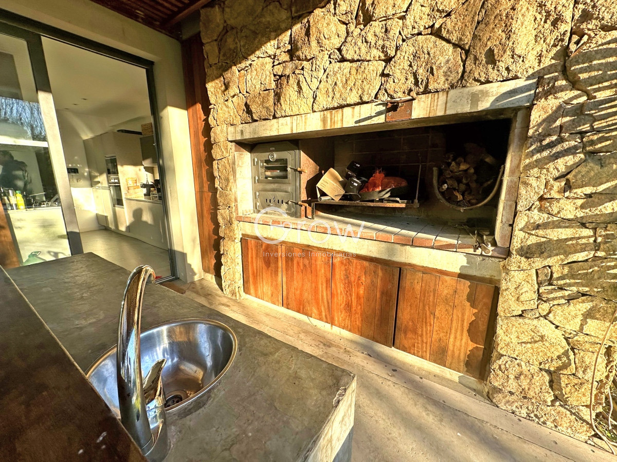 Casa ID.2888 - Barrio privado. 3 suites, piscina climatizada. Losa radiante. 