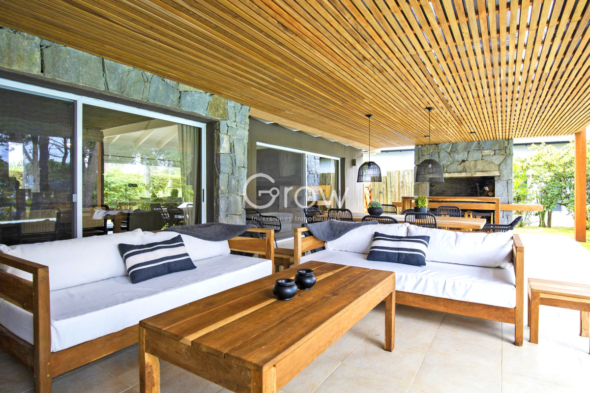 Casa ID.3080 - Pinar del Faro, 4 dorm, piscina. 450 m2 construidos