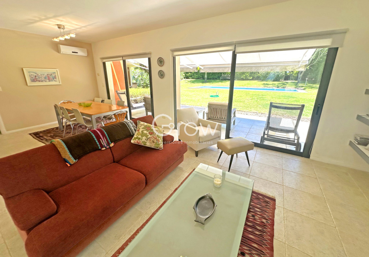 Casa ID.2578 - Exclusivo barrio privado, 3 suites + servicio completo, pileta. Losa radiante