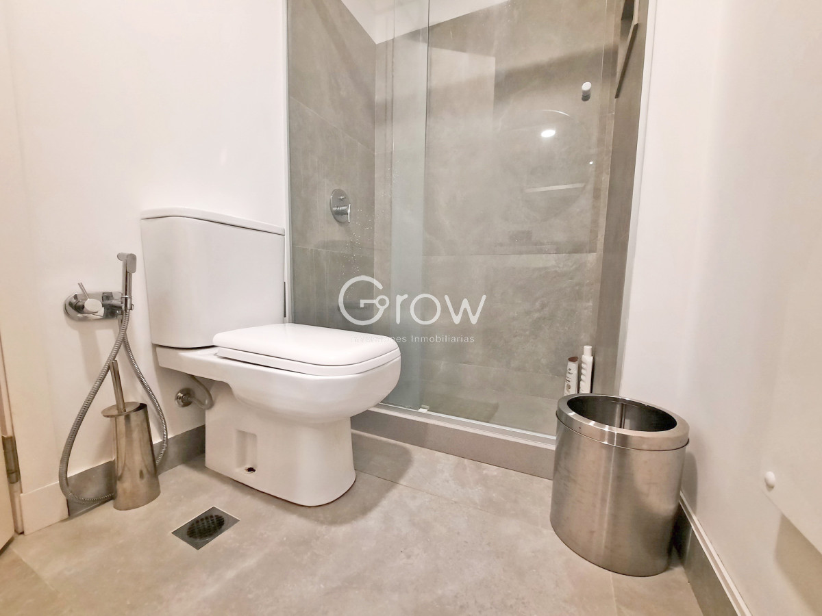 Casa ID.2859 - Barrio Privado. 357 m2 construidos, 4 suites. Piscina climatizada.