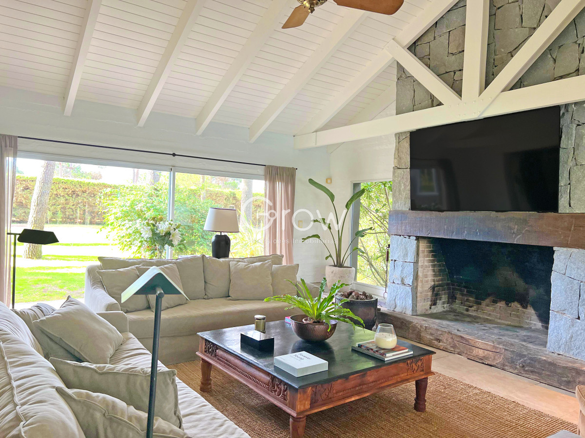 Casa ID.3080 - Pinar del Faro, 4 dorm, piscina. 450 m2 construidos