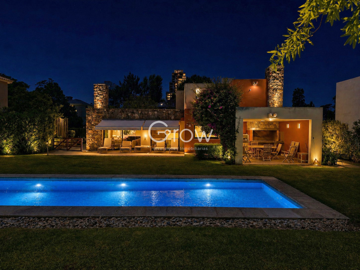 Casa ID.2578 - Exclusivo barrio privado, 3 suites + servicio completo, pileta. Losa radiante