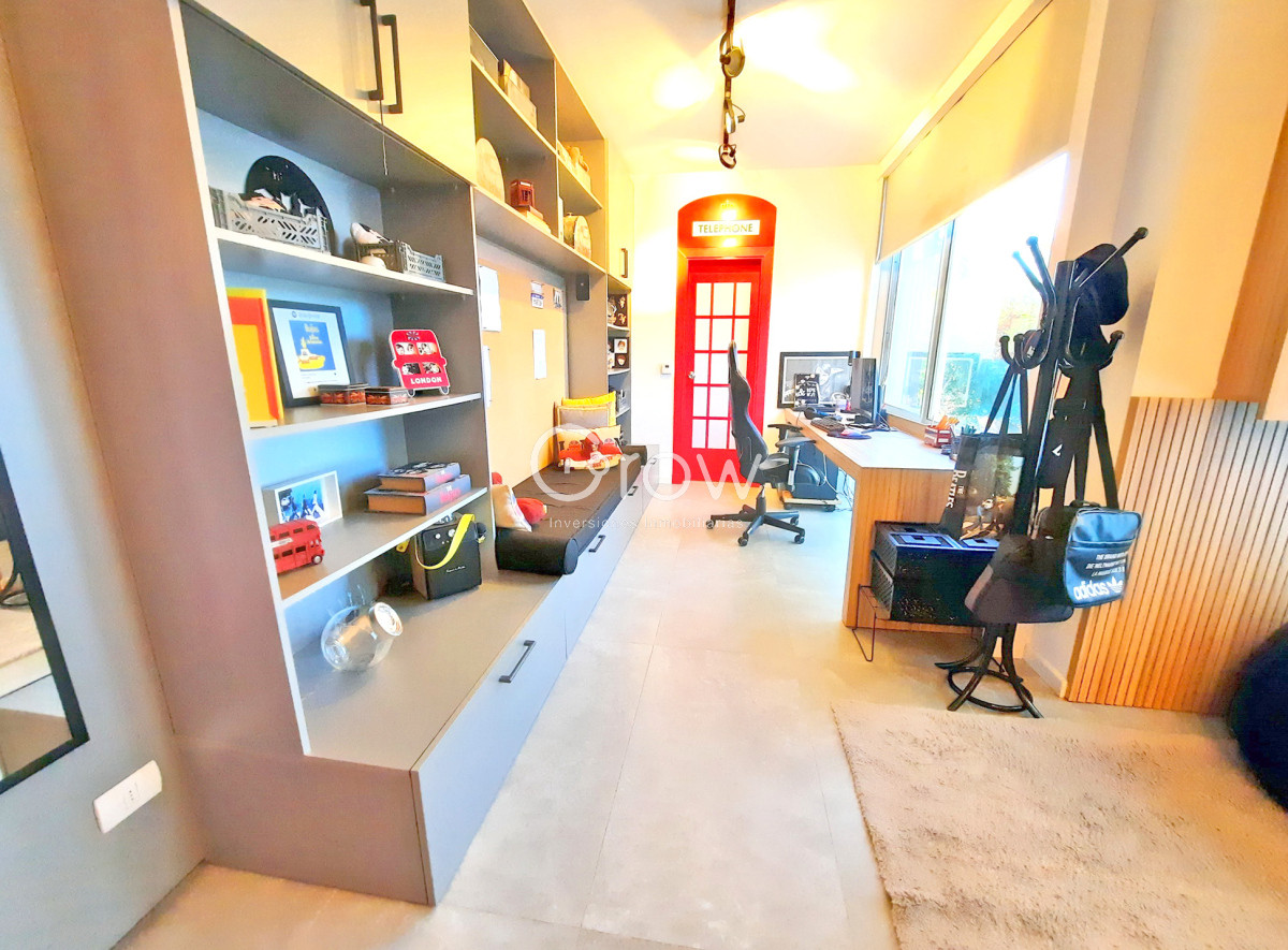 Casa ID.2859 - Barrio Privado. 357 m2 construidos, 4 suites. Piscina climatizada.