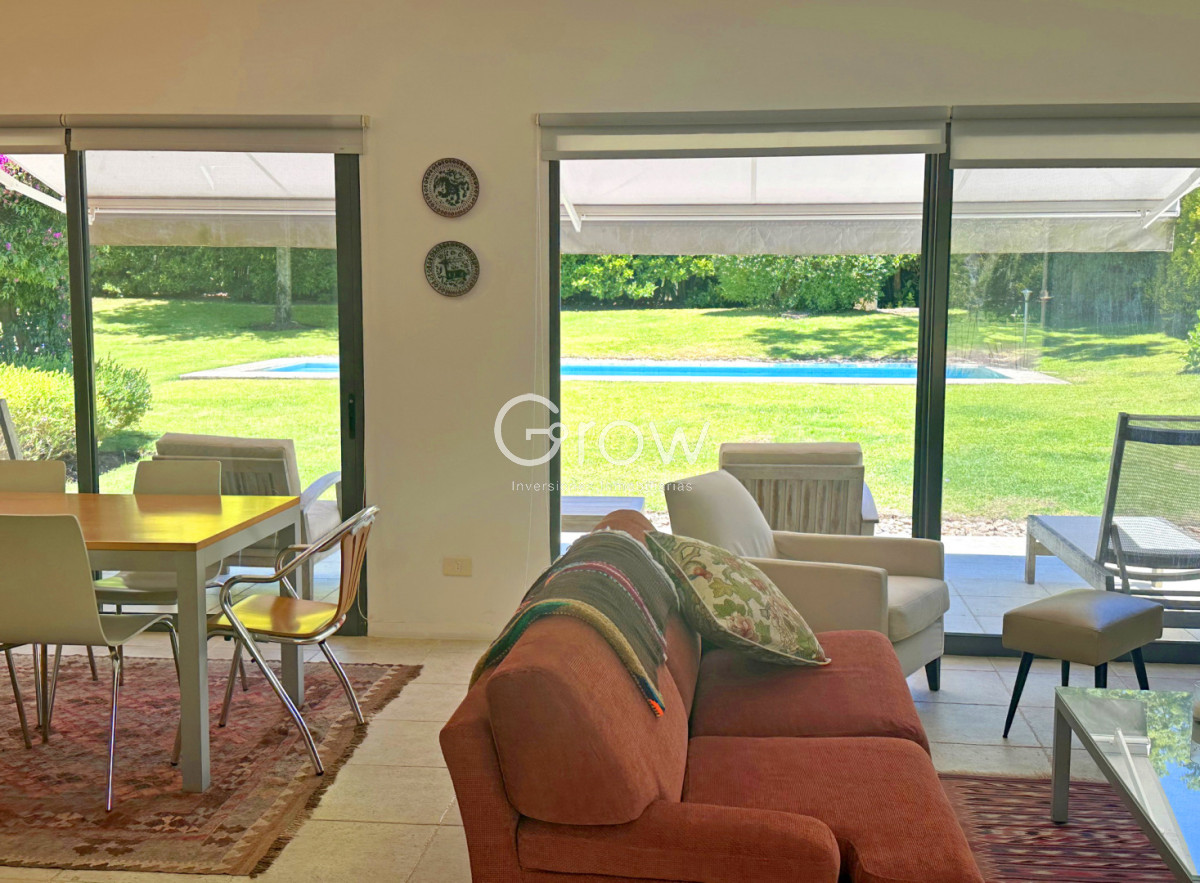 Casa ID.2578 - Exclusivo barrio privado, 3 suites + servicio completo, pileta. Losa radiante