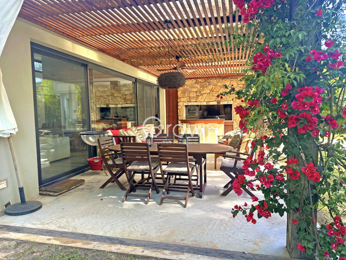 Casa ID.2888 - Barrio privado. 3 suites, piscina climatizada. Losa radiante. 