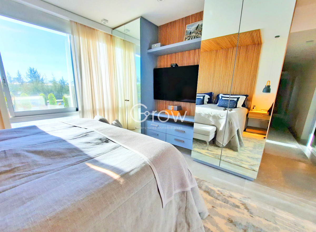 Casa ID.2859 - Barrio Privado. 357 m2 construidos, 4 suites. Piscina climatizada.