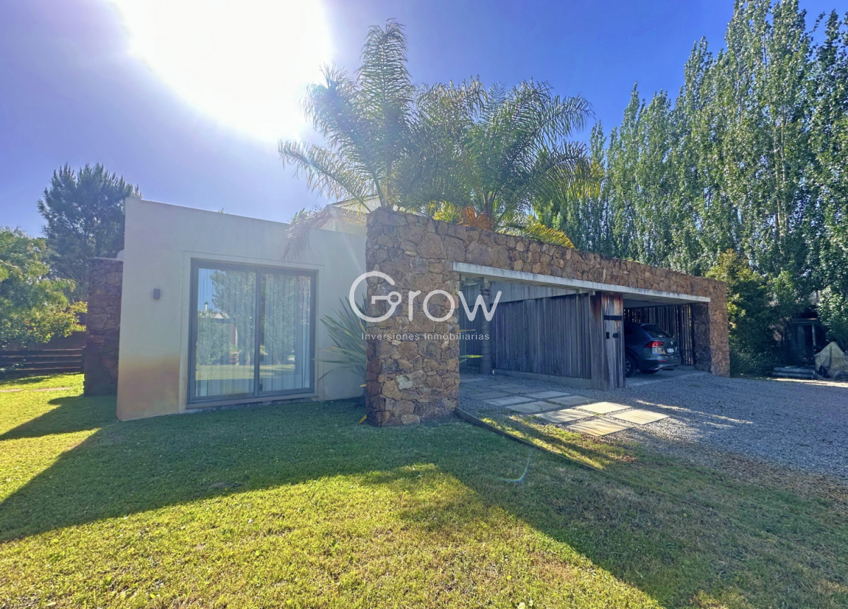 Casa ID.2888 - Barrio privado. 3 suites, piscina climatizada. Losa radiante. 