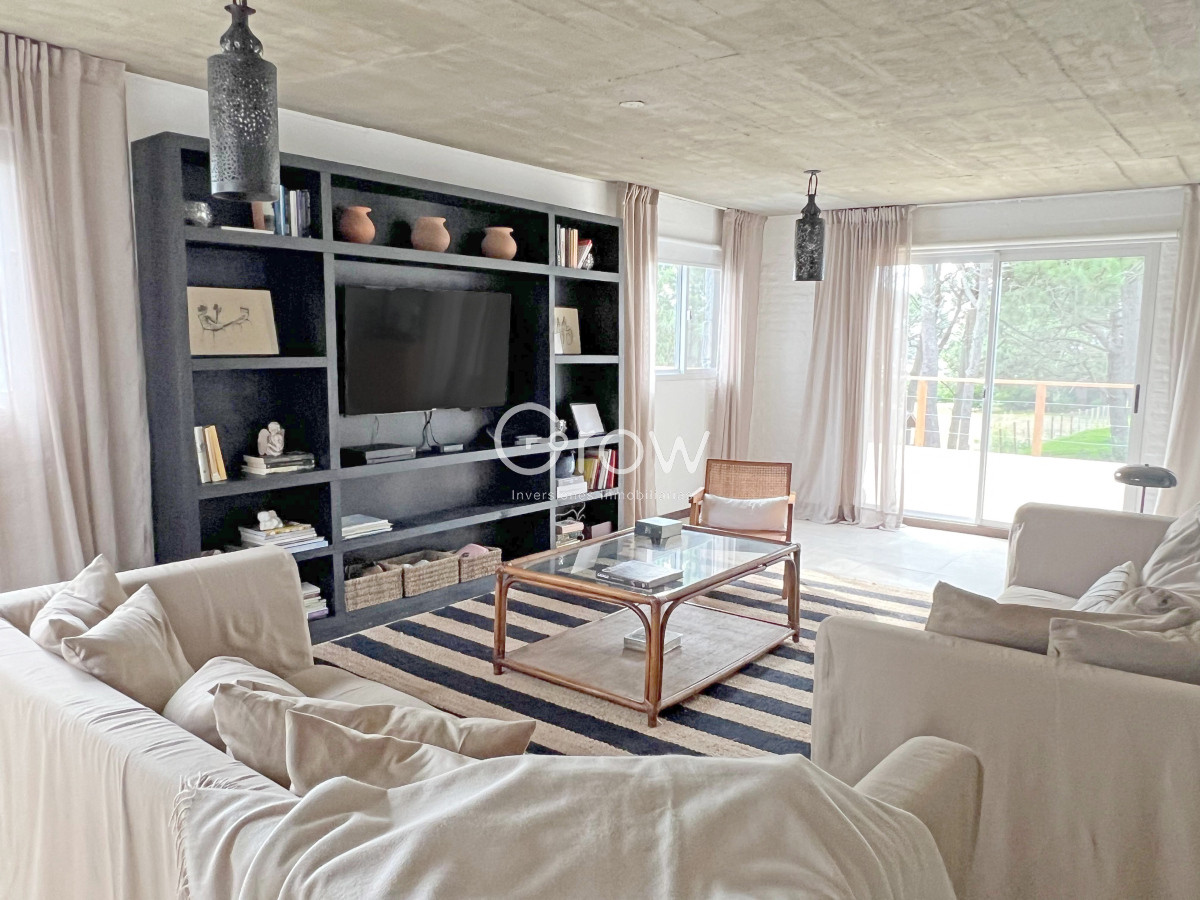 Casa ID.3080 - Pinar del Faro, 4 dorm, piscina. 450 m2 construidos